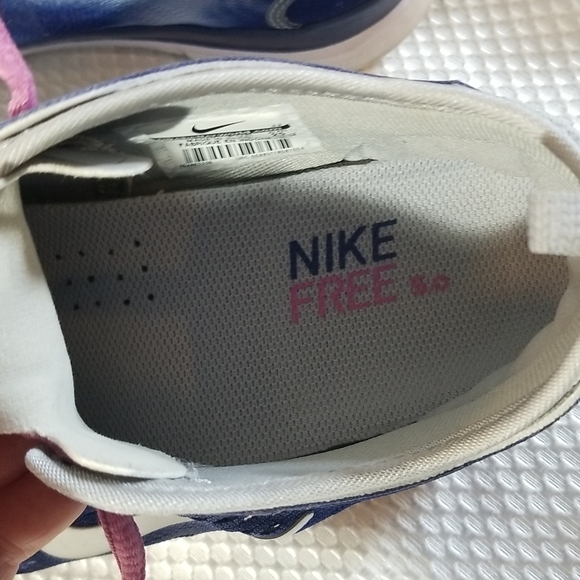 NIKE FREE 5.0 RUNNING SHOE IN BLUE -SIZE 8 WOMENS - Picture 6 of 8